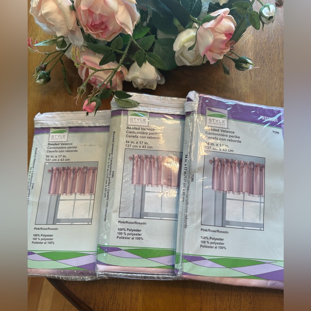 “Style Selections” Pink Beaded Valance